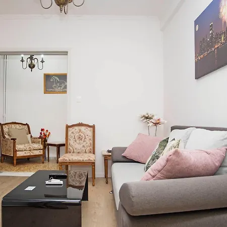 Apartment Politis' Home! *